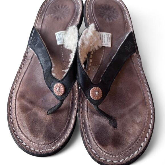 Brown Ugg flip flops - Picture 1 of 6
